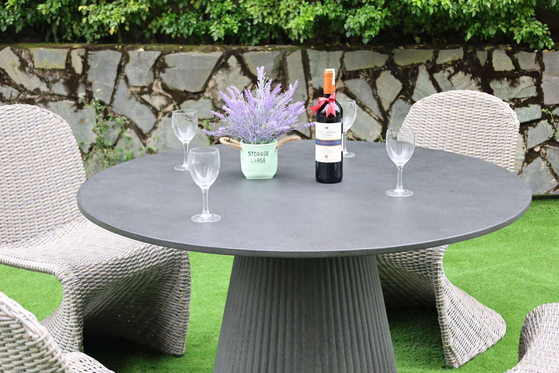 FLUTED CONICAL BASE ROUND CONCRETE DINING TABLE