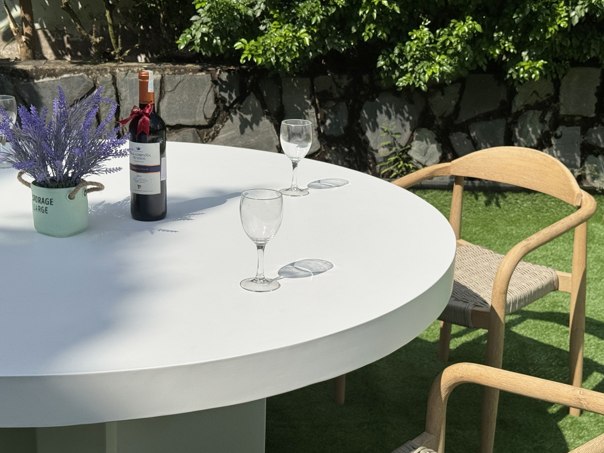 CROSS BASE ROUND CONCRETE DINING TABLE