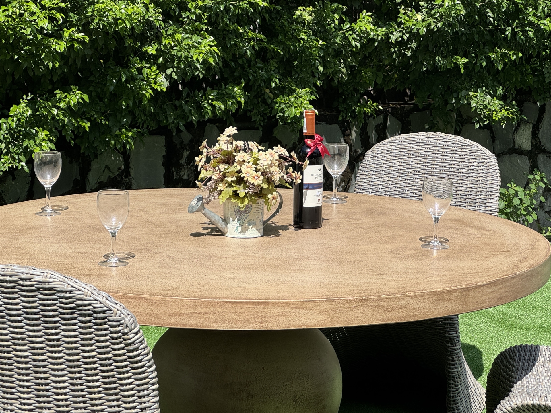 Woody Pedestal Round Concrete Dining Table