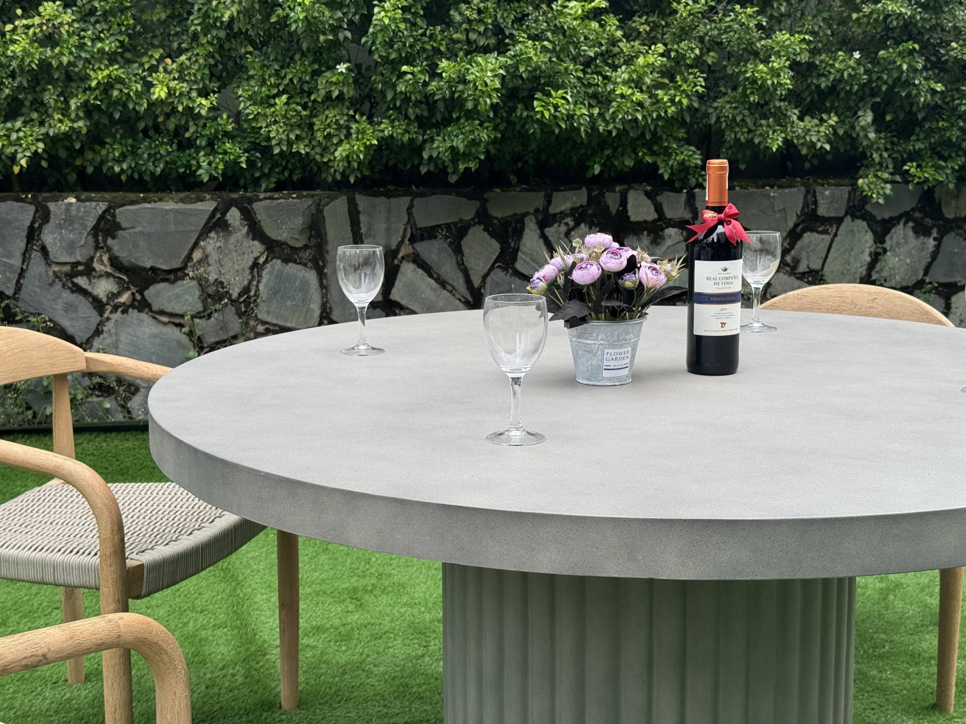 Medium Fluted Base Round Concrete Dining Table