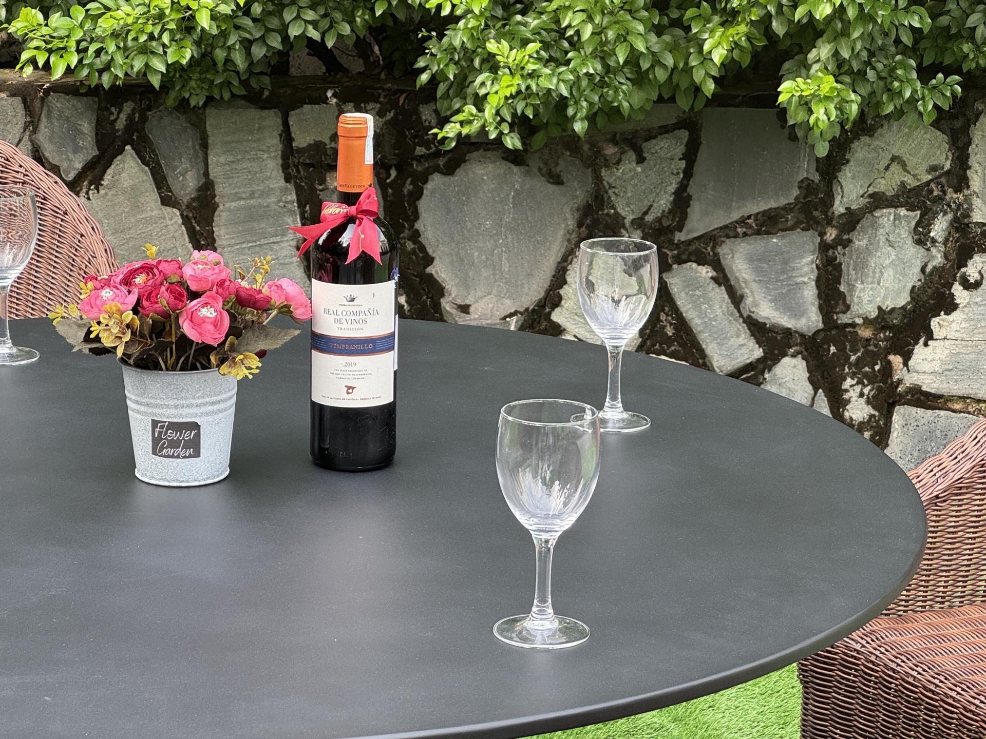Cone Base Round Concrete Dining Table