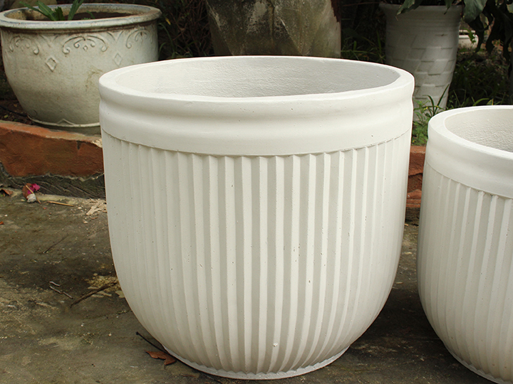 SET OF 3 LUXURY ROUND CONCRETE PLANTERS WITH STRIPED DESIGN