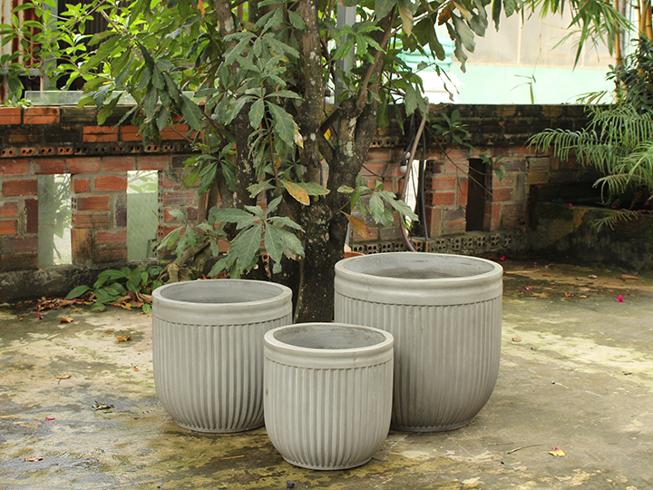 SET OF 3 LUXURY ROUND CONCRETE PLANTERS WITH STRIPED DESIGN