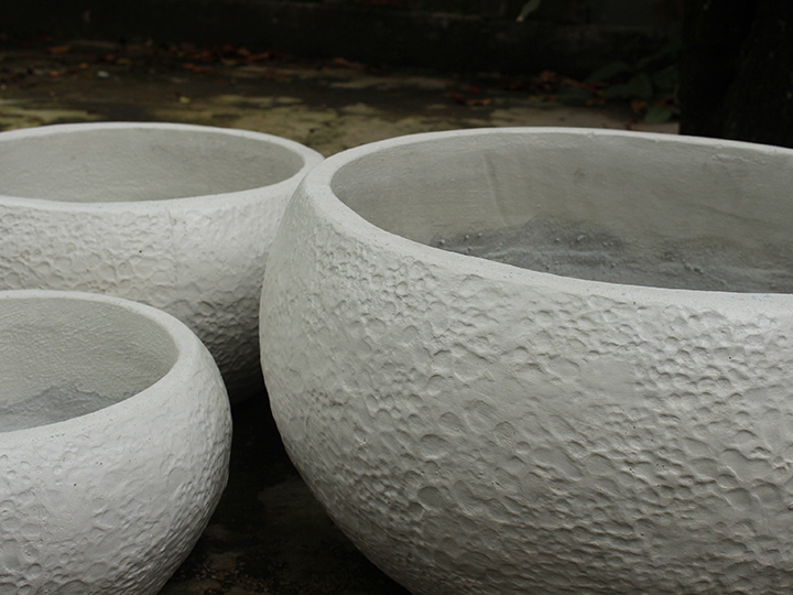 SET OF 3  ROUND POT CONCRETE WITH ANTIQUE DESIGN