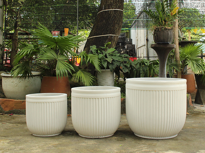 SET OF 3 LUXURY ROUND CONCRETE PLANTERS WITH STRIPED DESIGN