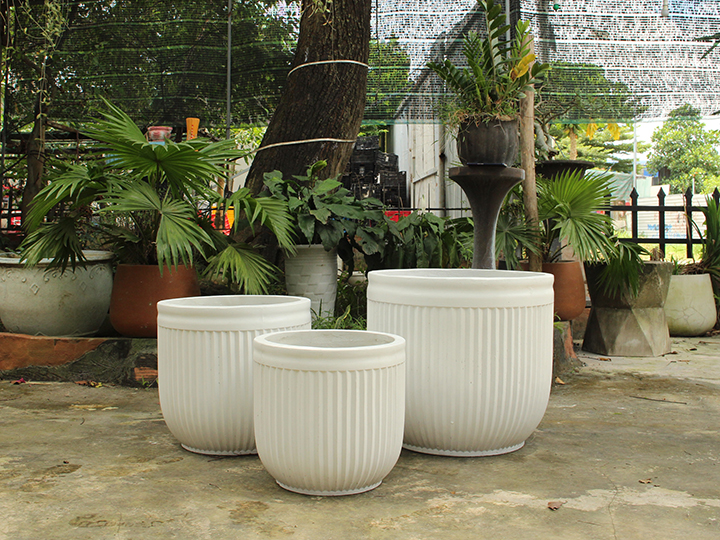 SET OF 3 LUXURY ROUND CONCRETE PLANTERS WITH STRIPED DESIGN