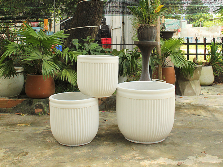 SET OF 3 LUXURY ROUND CONCRETE PLANTERS WITH STRIPED DESIGN