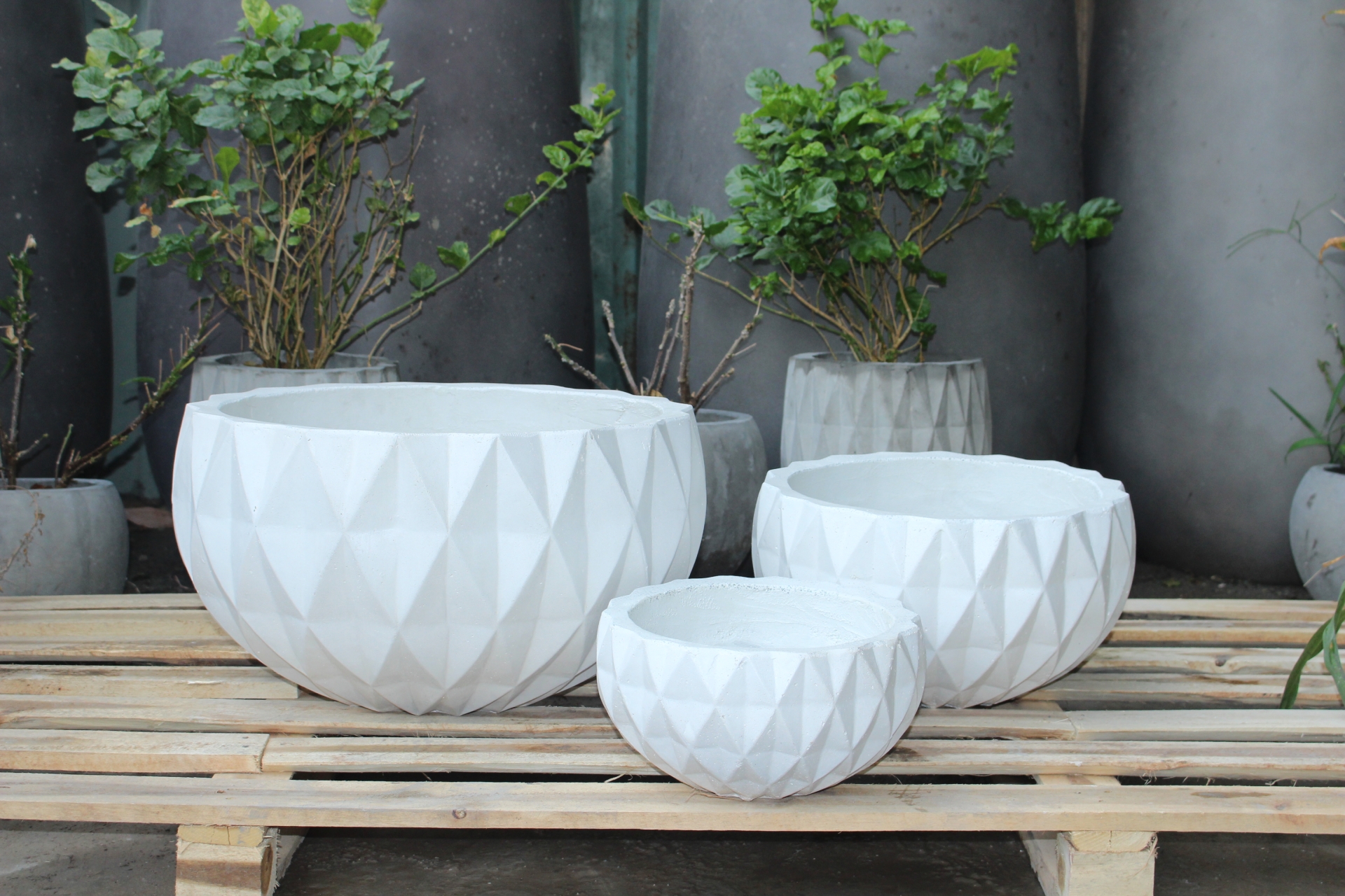 Set Of 3 Diamond Low Round Planter