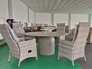 ROUND U BASE ROUND CONCRETE DINING TABLE