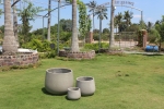 SET OF 3 LUXURY ROUND CONCRETE PLANTERS WITH TULIP SHAPE DESIGN
