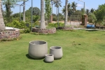 SET OF 3 LUXURY ROUND CONCRETE PLANTERS WITH TULIP SHAPE DESIGN